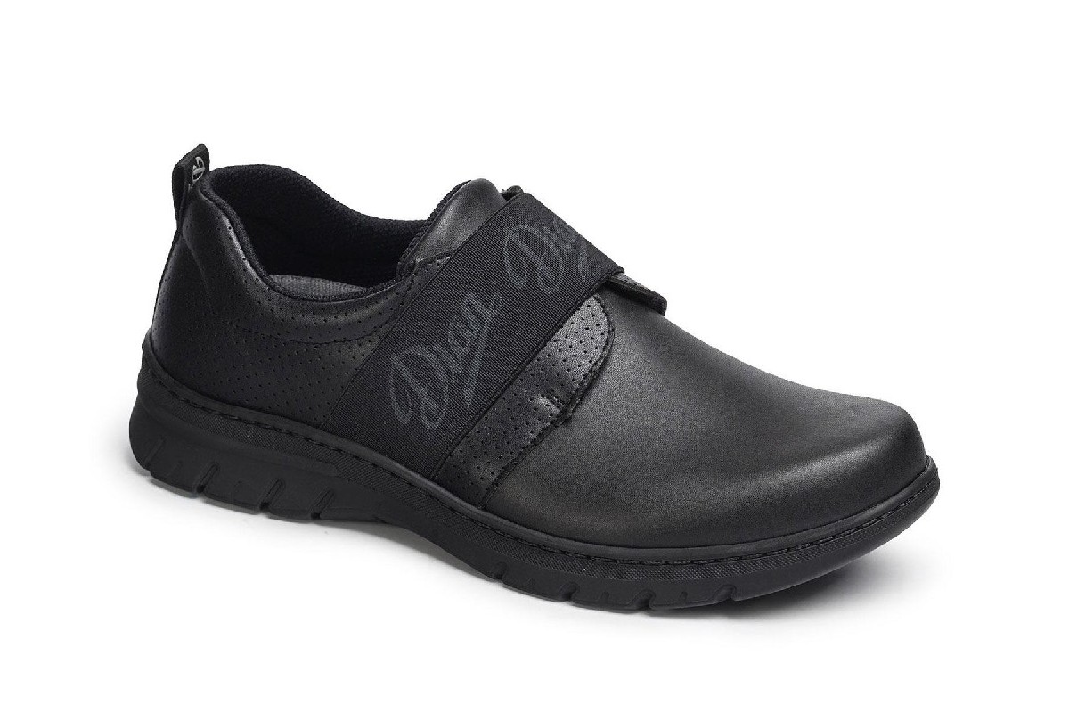ZAPATO CON MEDIA PARTE PERFORADA SIENA Negro Foto ZAPATO CON MEDIA PARTE PERFORADA SIENA Negro Foto